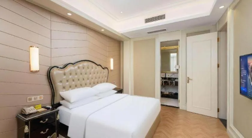 Bed in Vienna Hotel Jiangsu Zhangjiagang Passenger Terminal Station