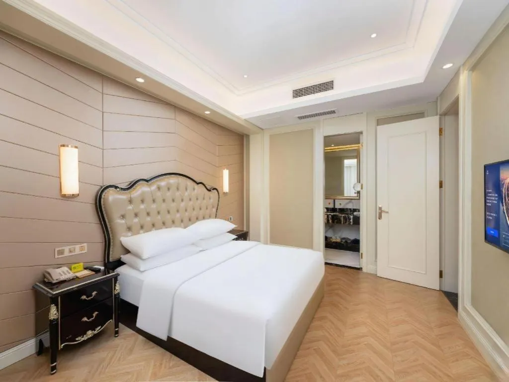 Bed in Vienna Hotel Jiangsu Zhangjiagang Passenger Terminal Station