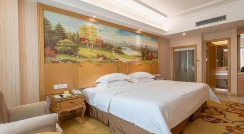 Bed in Vienna Hotel Guangzhou Huadu Sunac Cultural Tourism City Shiling