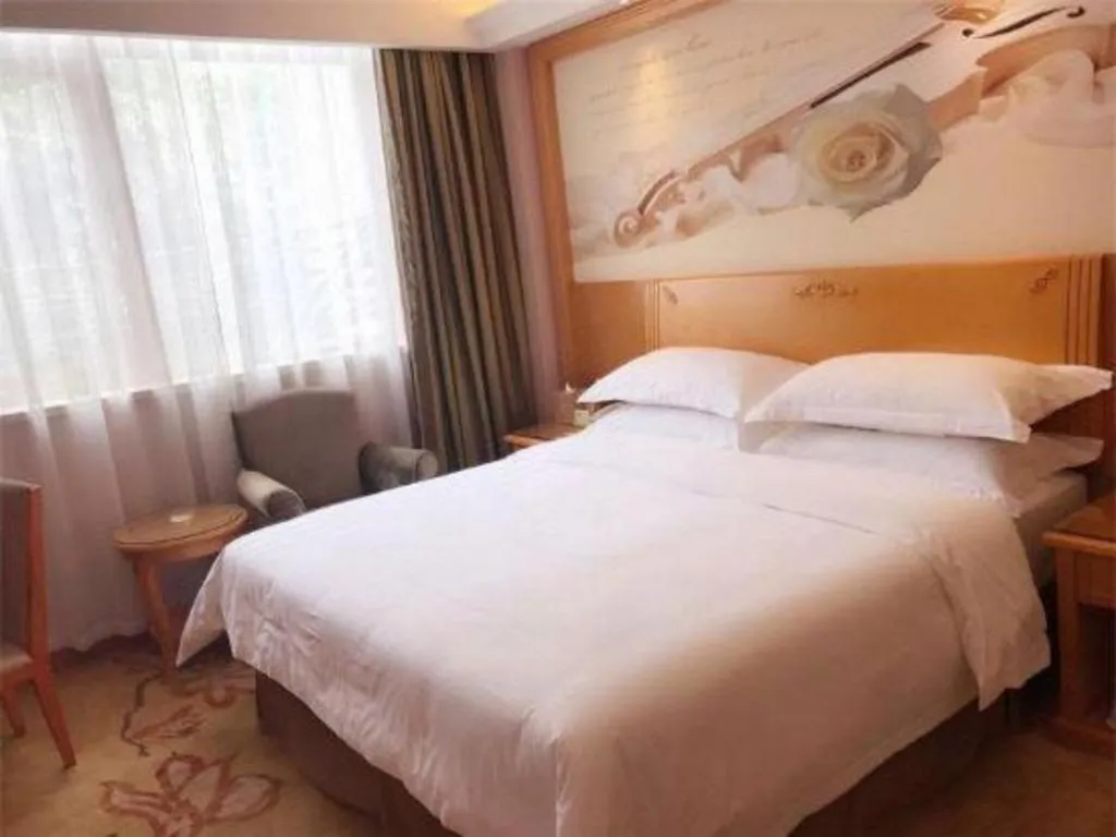 Bed in Vienna Hotel Guangzhou Huadu Sunac Cultural Tourism City Shiling