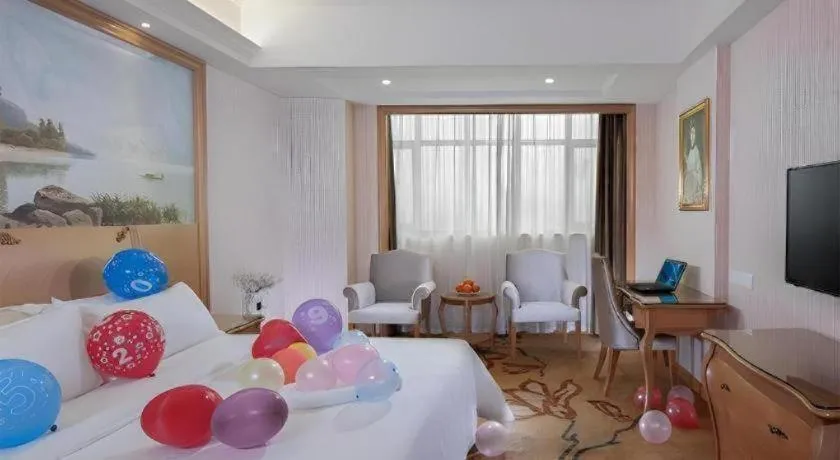 Vienna Hotel Guangzhou Huadu Sunac Cultural Tourism City Shiling
