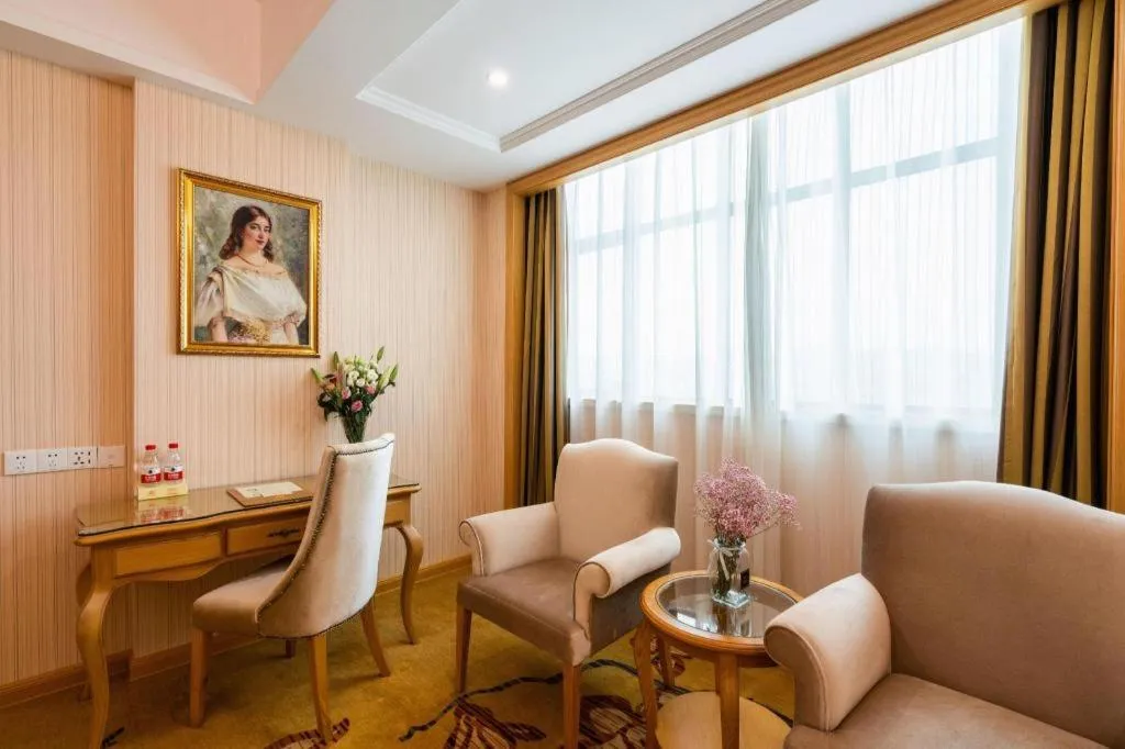 Vienna Hotel Guangzhou Huadu Sunac Cultural Tourism City Shiling