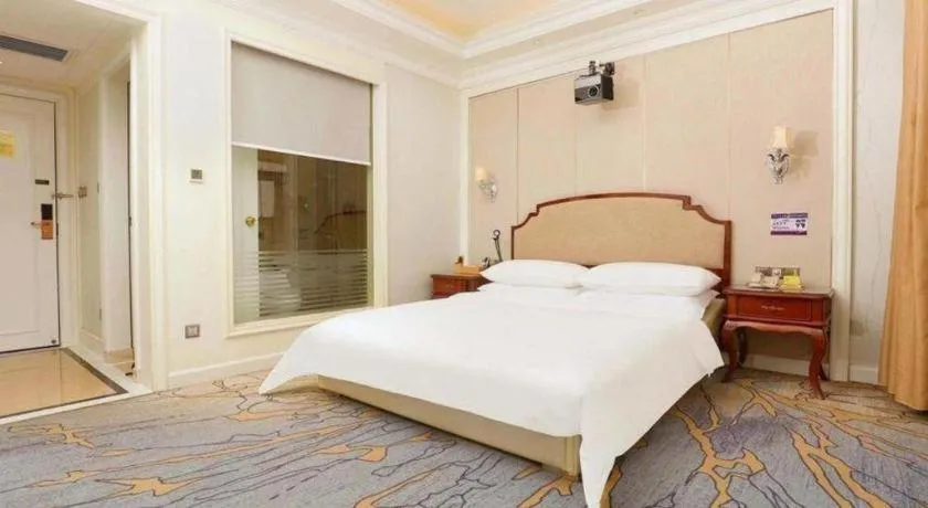 Bed in Vienna Hotel Guangzhou Baiyun College Jinyuan Plaza