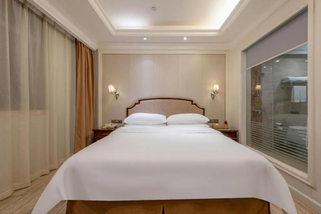 Bed in Vienna Hotel Guangzhou Baiyun College Jinyuan Plaza