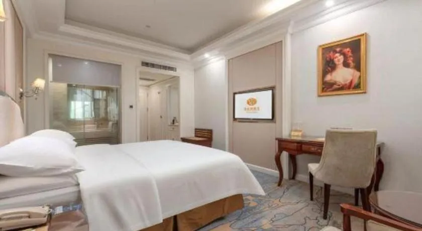 Bed in Vienna Hotel Guangzhou Baiyun College Jinyuan Plaza