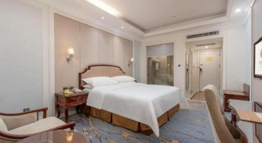 Bed in Vienna Hotel Guangzhou Baiyun College Jinyuan Plaza