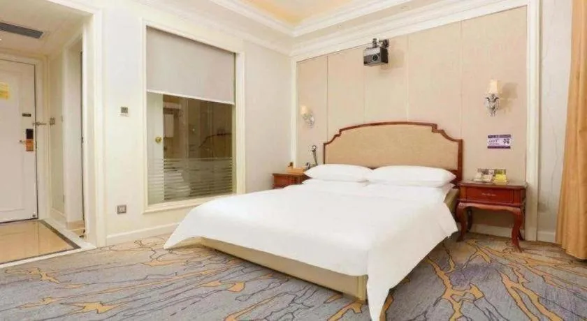 Bed in Vienna Hotel Guangzhou Baiyun College Jinyuan Plaza