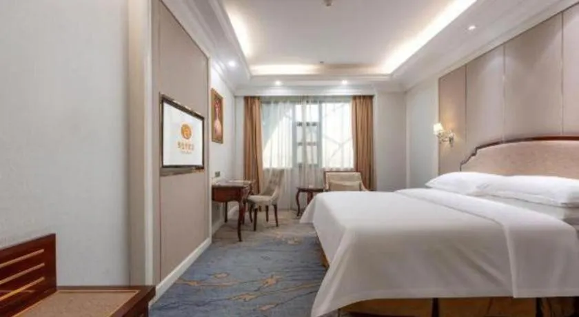Bed in Vienna Hotel Guangzhou Baiyun College Jinyuan Plaza