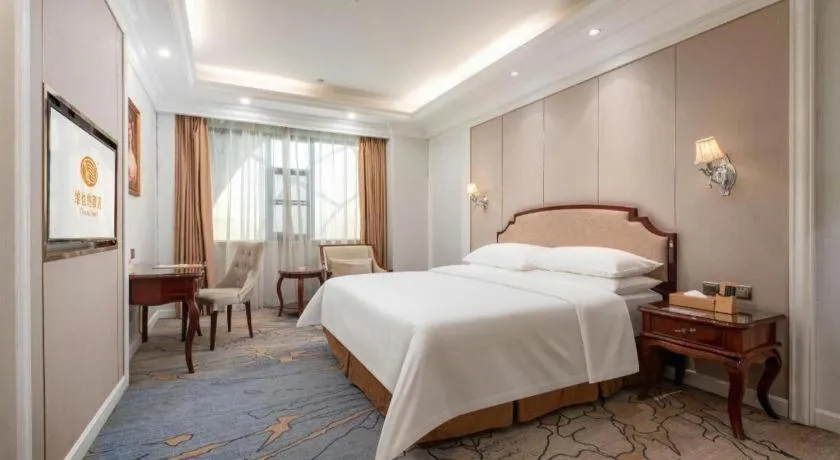 Bed in Vienna Hotel Guangzhou Baiyun College Jinyuan Plaza