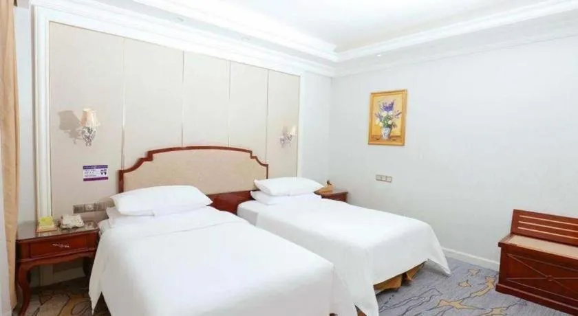 Bed in Vienna Hotel Guangzhou Baiyun College Jinyuan Plaza