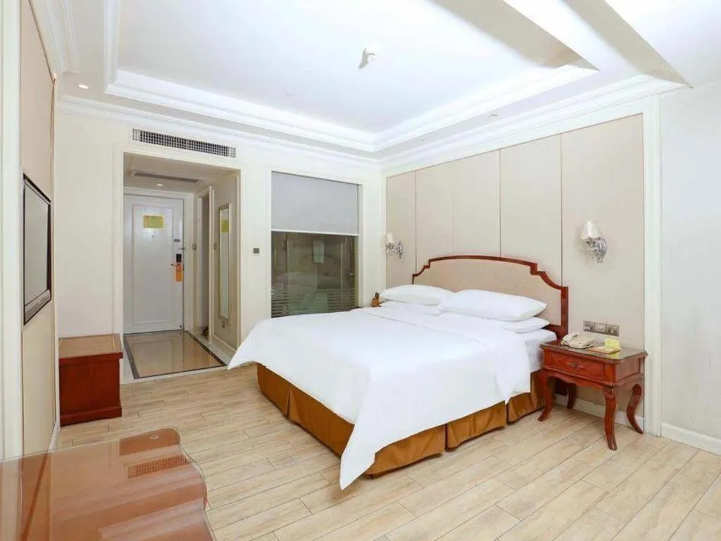 Bed in Vienna Hotel Guangzhou Baiyun College Jinyuan Plaza