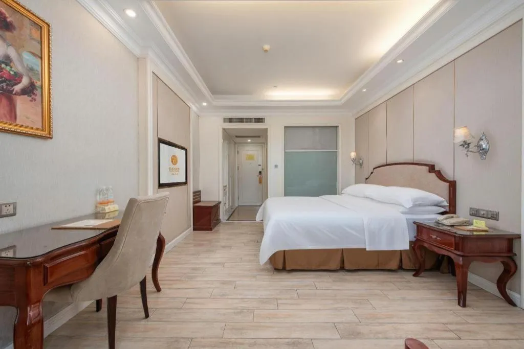 Bed in Vienna Hotel Guangzhou Baiyun College Jinyuan Plaza