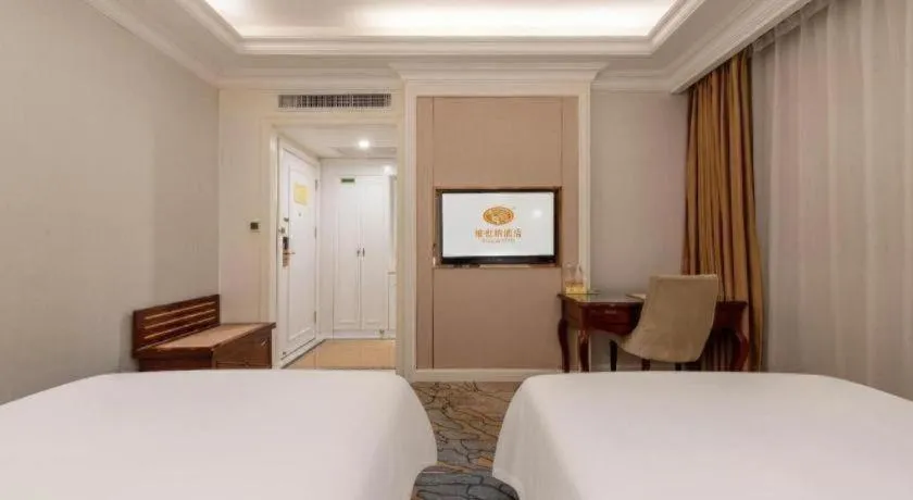 Bed in Vienna Hotel Guangzhou Baiyun College Jinyuan Plaza