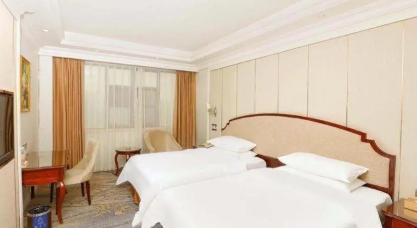 Bed in Vienna Hotel Guangzhou Baiyun College Jinyuan Plaza