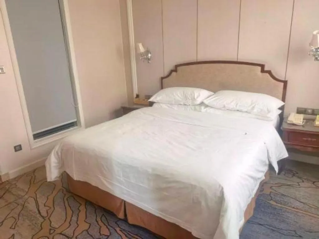 Bed in Vienna Hotel Guangzhou Baiyun College Jinyuan Plaza