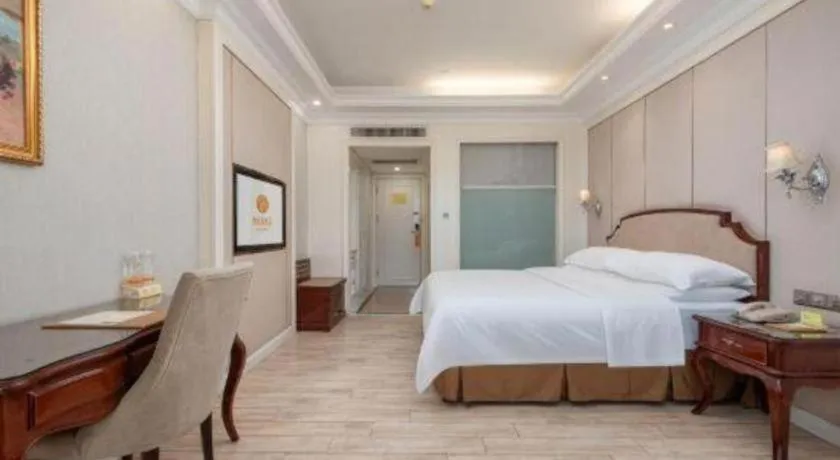 Bed in Vienna Hotel Guangzhou Baiyun College Jinyuan Plaza