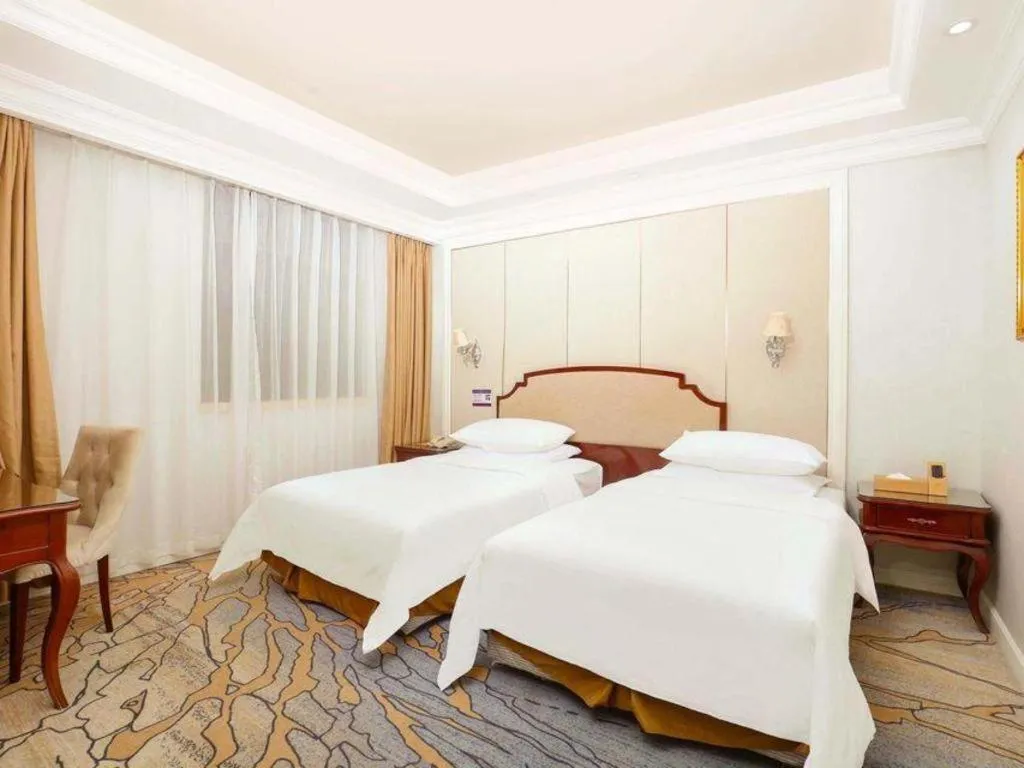 Bed in Vienna Hotel Guangzhou Baiyun College Jinyuan Plaza