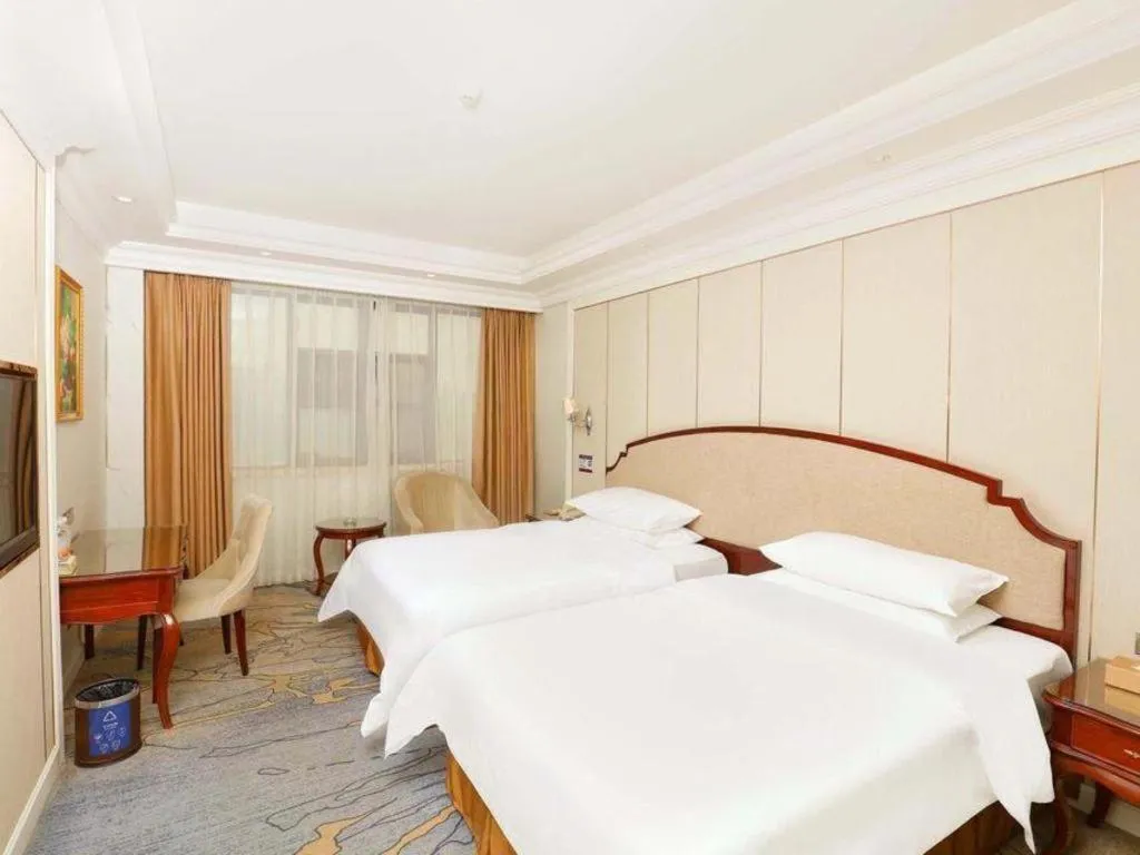 Bed in Vienna Hotel Guangzhou Baiyun College Jinyuan Plaza
