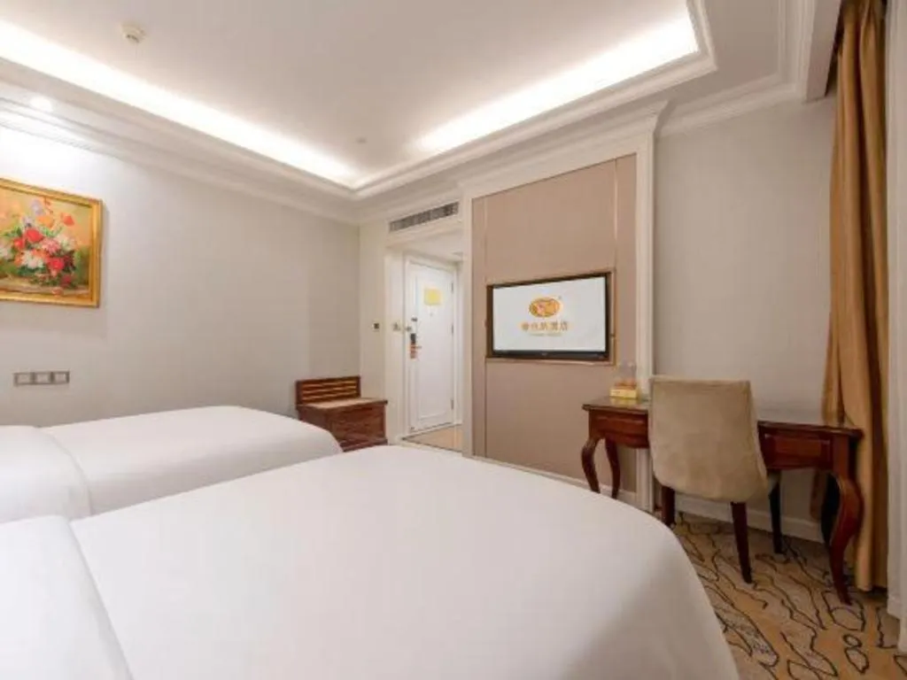 Bed in Vienna Hotel Guangzhou Baiyun College Jinyuan Plaza