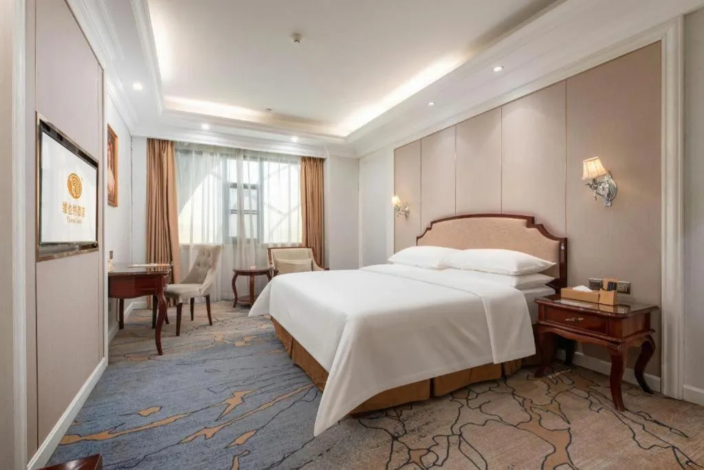 Bed in Vienna Hotel Guangzhou Baiyun College Jinyuan Plaza