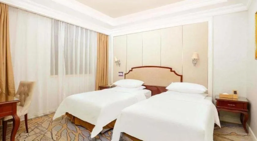 Bed in Vienna Hotel Guangzhou Baiyun College Jinyuan Plaza