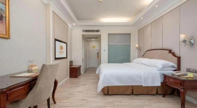 Bed in Vienna Hotel Guangzhou Baiyun College Jinyuan Plaza