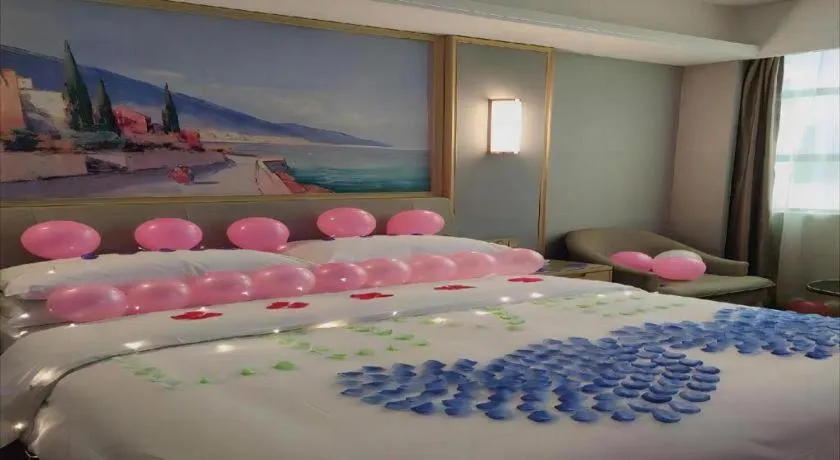 Bed in Vienna Hotel Guangxi Hechi Jinchengjiang Baima Street