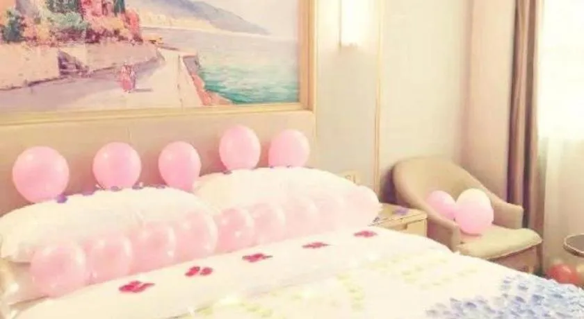 Bed in Vienna Hotel Guangxi Hechi Jinchengjiang Baima Street