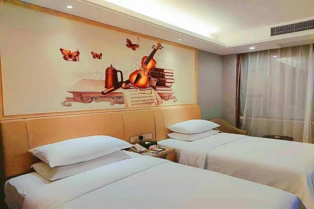 Bed in Vienna Hotel Guangxi Hechi Jinchengjiang Baima Street