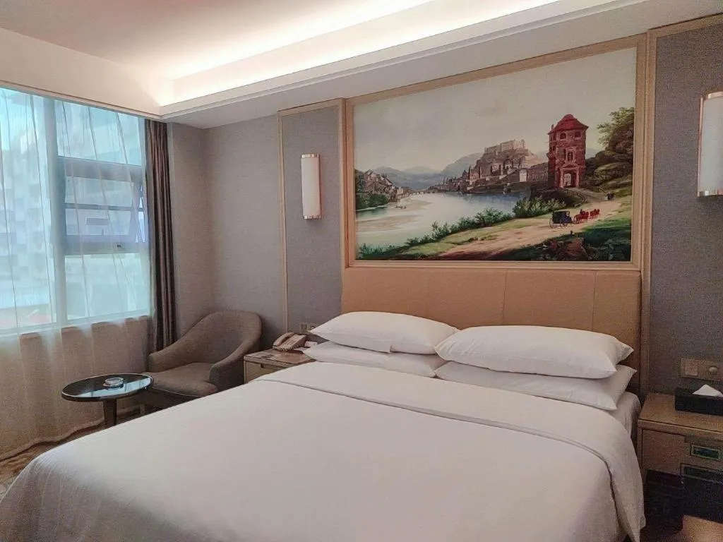 Bed in Vienna Hotel Guangxi Hechi Jinchengjiang Baima Street