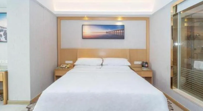 Bed in Vienna Hotel Guangzhou Huadu Financial Center Sunac Amusement Park