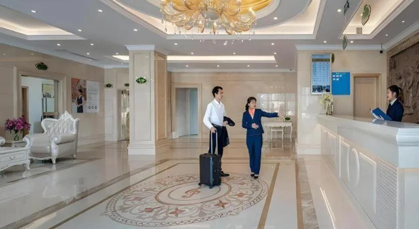 Vienna Hotel Guangzhou Huadu Financial Center Sunac Amusement Park