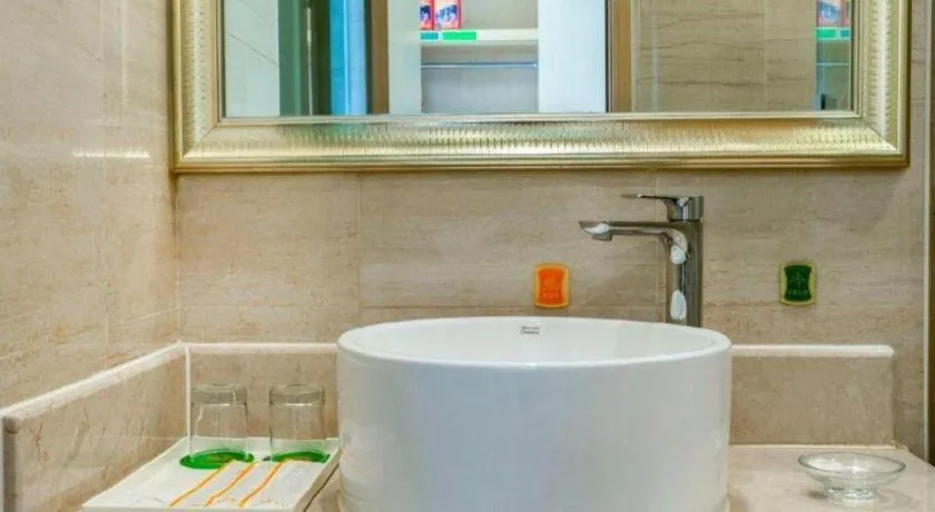 Vienna Hotel Guangzhou Huadu Financial Center Sunac Amusement Park