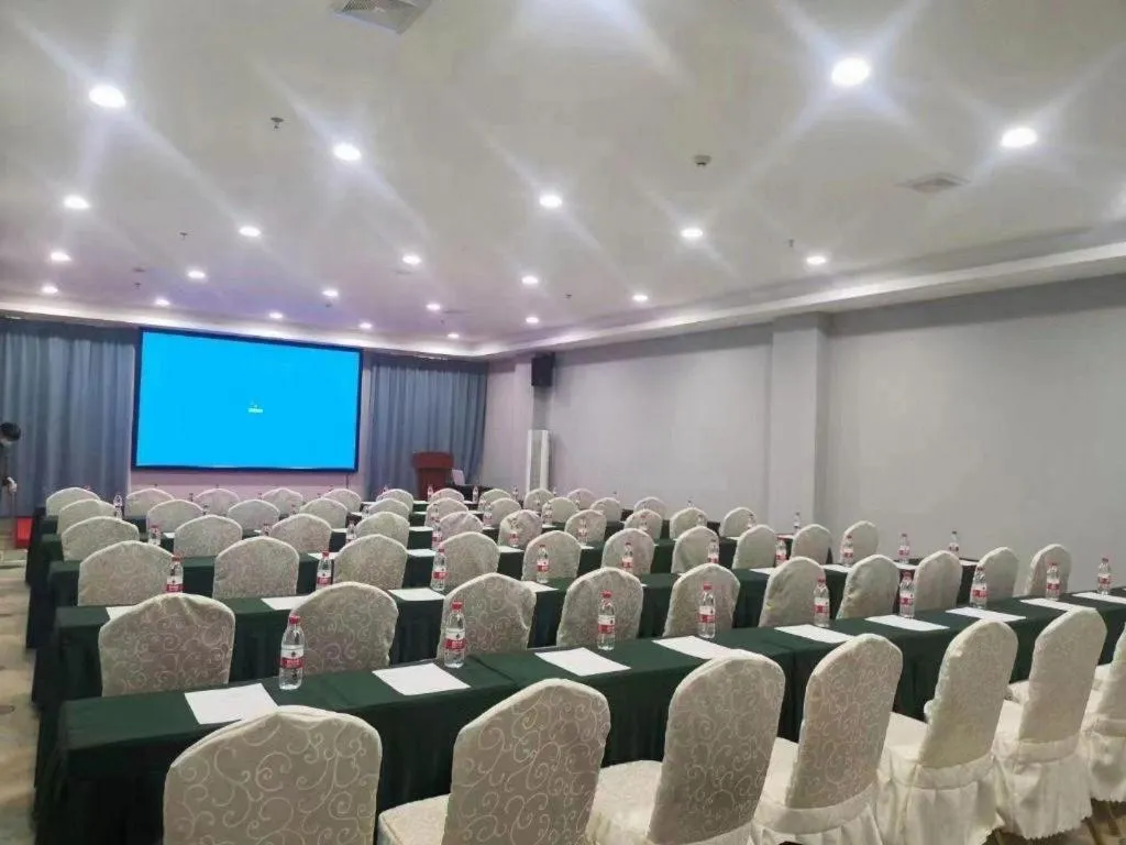 Vienna Hotel Guangzhou Huadu Financial Center Sunac Amusement Park