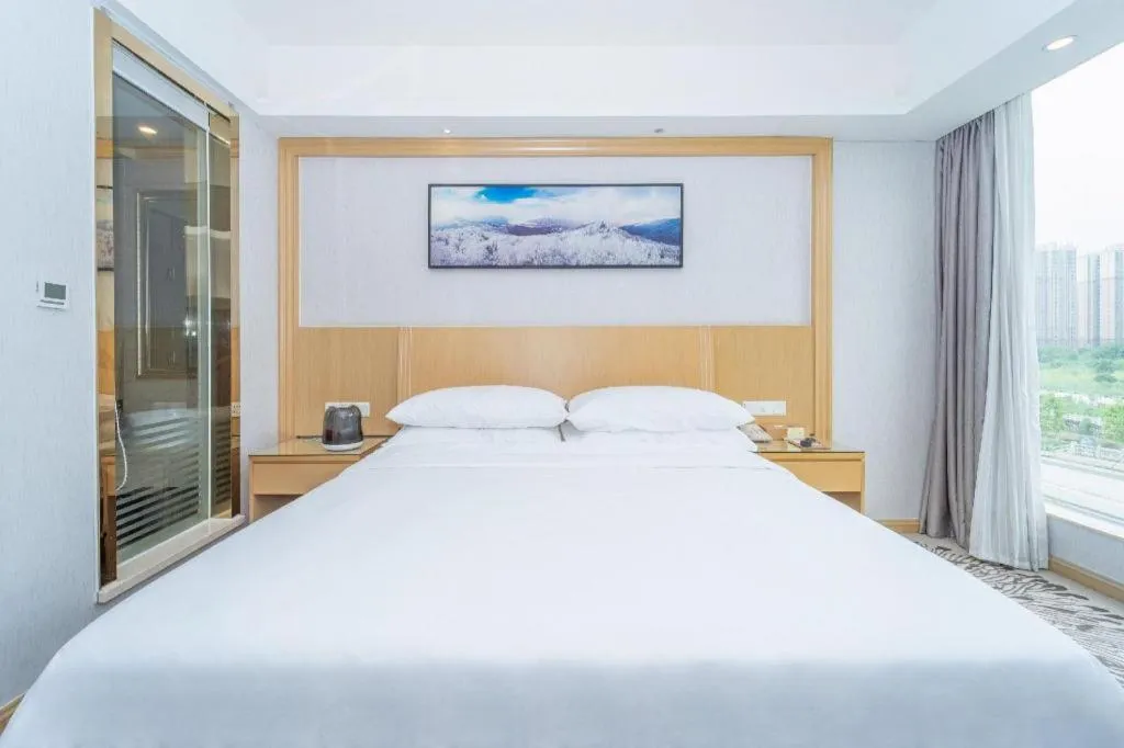 Bed in Vienna Hotel Guangzhou Huadu Financial Center Sunac Amusement Park