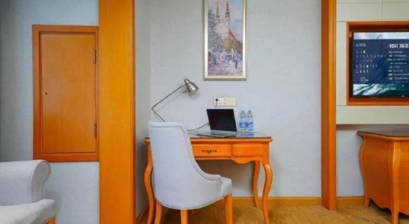 Vienna Hotel Guiyang North Station Dream City