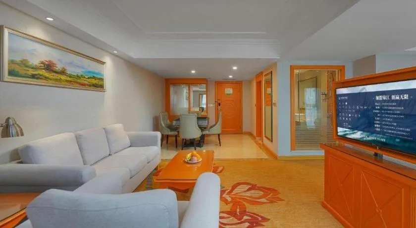 Vienna Hotel Guiyang North Station Dream City