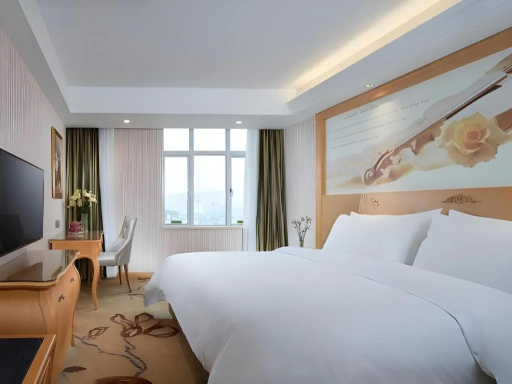 Bed in Vienna Hotel Guangdong Zhongshan Caihong Avenue