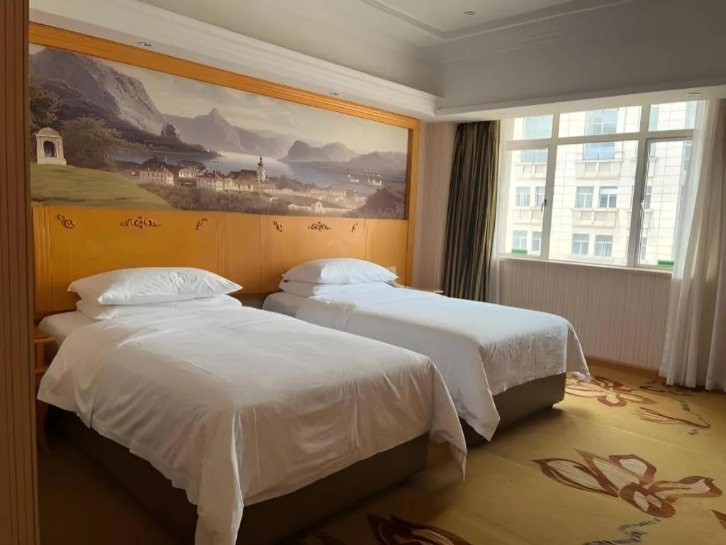 Bed in Vienna Hotel Guangdong Zhongshan Caihong Avenue