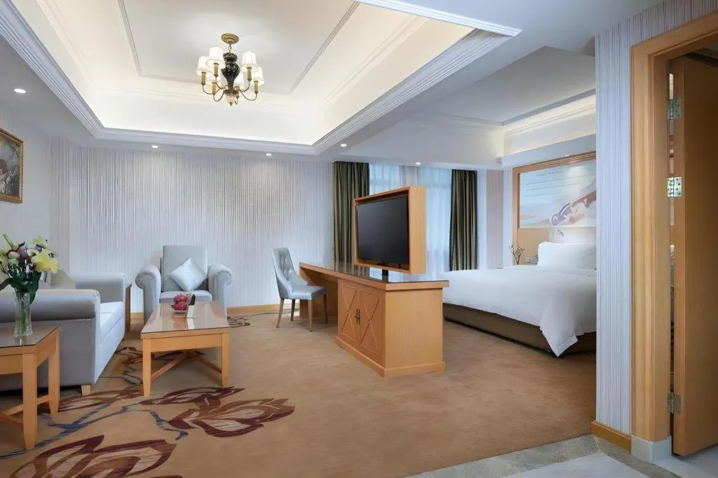 Bed in Vienna Hotel Guangdong Zhongshan Caihong Avenue