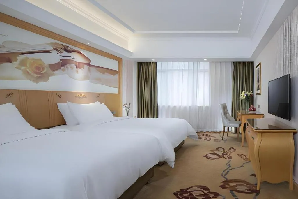 Bed in Vienna Hotel Guangdong Zhongshan Caihong Avenue