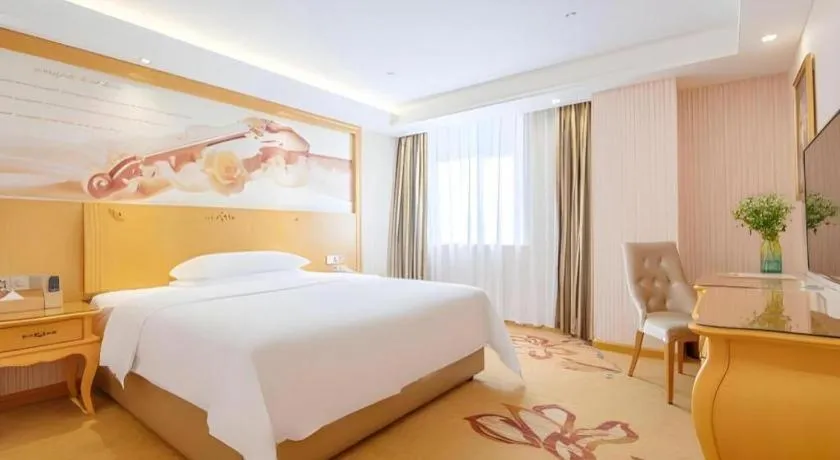 Bed in Vienna Hotel Guangdong Zhongshan Caihong Avenue