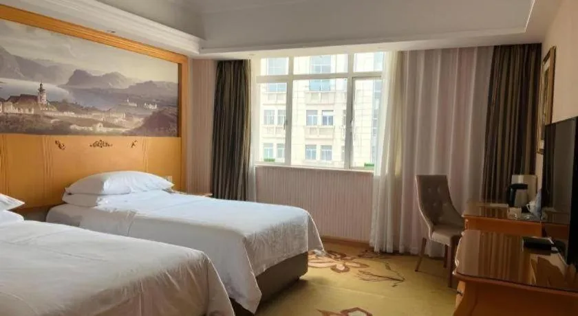 Bed in Vienna Hotel Guangdong Zhongshan Caihong Avenue