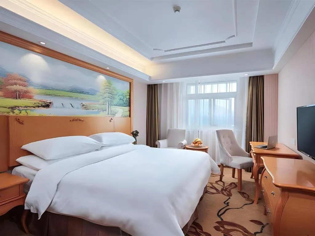 Bed in Vienna Hotel Guangdong Zhongshan Caihong Avenue