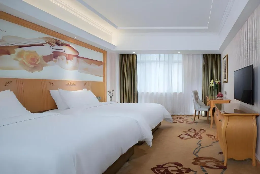 Bed in Vienna Hotel Guangdong Zhongshan Caihong Avenue