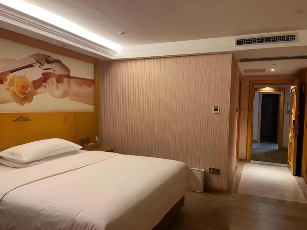 Bed in Vienna Hotel Guangdong Zhongshan Caihong Avenue