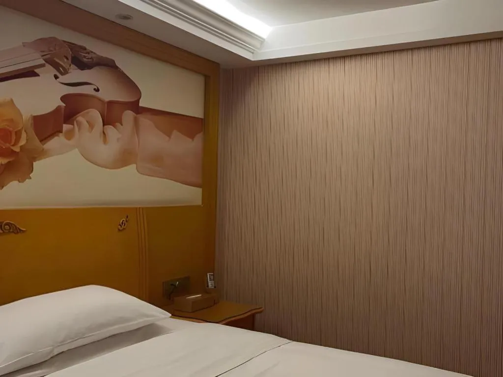Bed in Vienna Hotel Guangdong Zhongshan Caihong Avenue