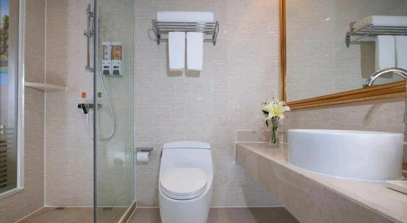 Vienna Hotel Shenzhen Window of the World Qiaochengdong Metro Station