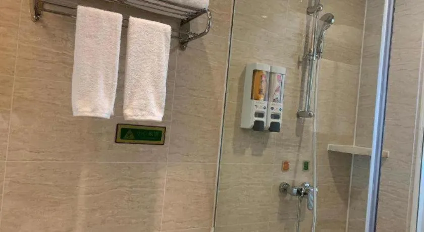 Vienna Hotel Shenzhen Window of the World Qiaochengdong Metro Station