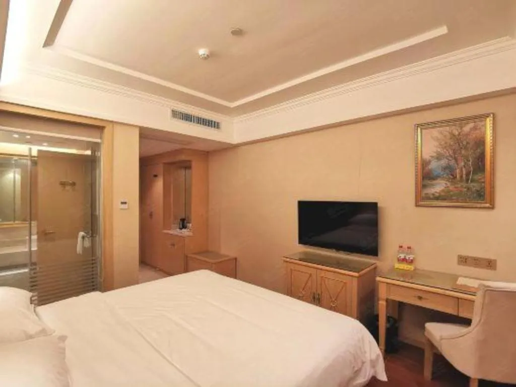 Bed in Vienna Hotel Shenzhen Window of the World Qiaochengdong Metro Station